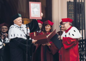 Ceremonia jubileuszowa przy Collegium Novum Uniwersytetu Jagiellońskiego z udziałem rektorów obu uczelni. W auli tego gmachu przed stu laty odbyła się uroczystość otwarcia Akademii Górniczej (Fot. Paweł Cegielski)