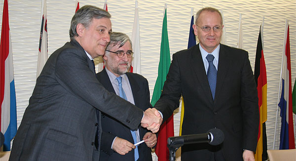 Podpisanie umów na budowę satelitów Galileo FOC