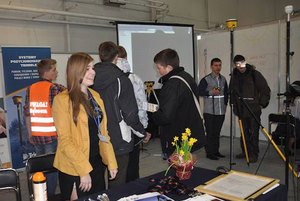 Bocheńscy uczniowie promują zawód geodety