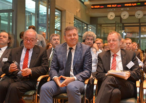 Podsumowano 3 lata Polski w ESA: jest dobrze, może być lepiej <br />
Jean Jacques Dordain, dyrektor ESA, Janusz Piechociński oraz Johann Wörner, prezes DLR i przyszły dyrektor generalny ESA (fot. MG)