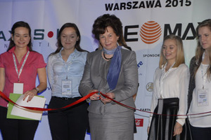 Warszawa: wspólne obchody GIS Day <br />
Dziekan WGiK PW prof. Alina Maciejewska dokonuje uroczystego otwarcia ?GIS w stolicy?