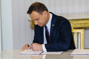 Prezydent podpisał ustawę o wspieraniu rozwoju sieci telekomunikacyjnych <br />
fot. Eliza Radzikowska-Białobrzewska (Kancelaria Prezydenta RP)