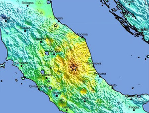 Skutki włoskiego trzęsienia okiem satelity <br />
fot. USGS