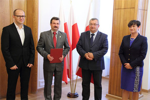 Nowy GINB <br />
Od prawej: dyrektor generalna MIB Małgorzata Kuźma, minister Andrzej Adamczyk, GINB Jacek Szer, wiceminister Tomasz Żuchowski