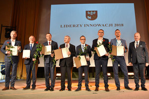 OPEGIEKA liderem innowacji <br />
Liderzy innowacji 2018. Czwarty z lewej prezes OPEGIEKA Florian Romanowski (fot. Wrota Warmii i Mazur)
