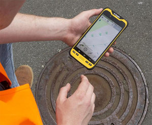 Trimble TDC600: pancerny smartfon dla GIS-u