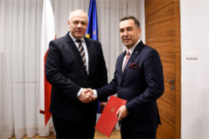 Geodeta nowym wiceministrem <br />
Od lewej: minister aktywów państwowych Jacek Sasin oraz Zbigniew Gryglas (fot. MAP)