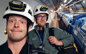 Zderzenia precyzyjne <br />
Absolwenci WGGiIŚ AGH Kacper Widuch (z lewej) i Jan Gąbka (z prawej) w tunelu LHC