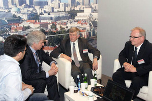 Wyjątkowo polskie Intergeo <br />
Od lewej: Robert Rachwał (OPGK Kraków), GGK Kazimierz Bujakowski oraz Ryszard Brzozowski i Jacek Uchański (WPG)