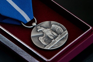 Medal Stulecia Odzyskanej Niepodległości dla Janusza Walo <br />
Fot. KPRP