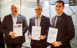 PIG będzie wspierać BIM <br />
Od lewej: J. Boruc (buildingSMART Polska), M. Damrat (dyrektor PIG), J. Żach (buildingSMART Polska)