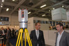 <b class=pic_title>Targi INTERGEO 2014 ? skanery laserowe i fotogrametria</b> <br />
<br />
<b class=pic_description>Nowa jakość w skanowaniu na duże odległości ? Riegl VZ-2000. Zasięg: do 2 km, dokładność: 8 mm, częstotliwość lasera: blisko 1 MHz, maks. prędkość skanowania: 400 tys. pkt/s</b> <br />
<br />
<b class=pic_author>fot.  Jerzy Królikowski</b><br />
<br />
