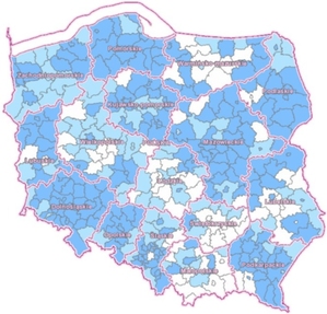 Wdrażanie nowego układu wysokościowego wyraźnie za półmetkiem <br />
Kolor ciemnoniebieski - układ wprowadzono na terenie całego powiatu, jasnoniebieski - w trakcie wprowadzania, biały - nie wprowadzono