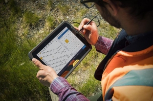 Tablet Trimble T100 do pracy ze skanerem czy odbiornikiem GNSS