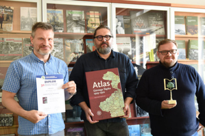 Atlas Górnego Śląska nagrodzony <br />
Od lewej: dr hab. Grzegorz Bębnik, dr Sebastian Rosenbaum i dr Mirosław Węcki (fot. Monika Kobylańska/IPN)