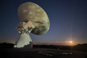 ESA sfinansuje misję GENESIS przygotowaną z udziałem zespołu z IGiG UPWr <br />
Jeden z radioteleskopów VLBI, który będzie zaangażowany nie tylko w śledzenie pozagalaktycznych radioźródeł, ale także sygnałów mikrofalowych z misji GENESIS (fot. Krzysztof Sośnica)