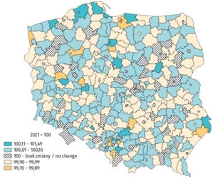 Powierzchnia Polski znów urosła i na tym jeszcze nie koniec <br />
Przyrost lub ubytek powierzchni powiatów (2021 = 100) [źródło: GUS]