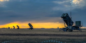 Most do wolności: misje fotogrametryczne w cieniu ukraińskiej wojny <br />
Baterie Patriotów wzdłuż ogrodzenia rzeszowskiego lotniska
