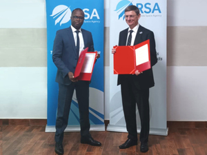 Agencje kosmiczne Polski i Rwandy z porozumieniem dla rozwoju sektora kosmicznego <br />
Dyrektor RSA Francis Ngabo oraz prezes POLSA Grzegorz Wrochna
