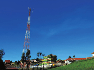 Nowy raport UEK: brak wpływu masztów telekomunikacyjnych na ceny nieruchomości