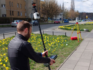 Znacznie wydajniej, ale jakim kosztem? Test Leica AP20 AutoPole