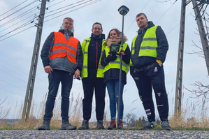 Studenci z Wrocławia kontynuują monitoring deformacji w Marklowicach <br />
Pomiar RTK