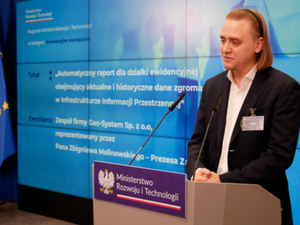 Geo-System odebrał nagrodę ministra za automatyczne raporty <br />
Prezes Geo-Systemu Zbigniew Malinowski
