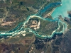 <b class=pic_title>Wybrane przez NASA zdjęcia satelitarne roku 2021</b> <br />
<br />
<b class=pic_description>Praca na Międzynarodowej Stacji Kosmicznej wiąże się dla astronautów również z możliwością podziwiania i fotografowania takich pięknych widoków. Zdjęcie prezentuje dolinę rzeki Parana na pograniczu Argentyny i Paragwaju</b> <br />
<br />
<b class=pic_author>fot.  NASA</b><br />
<br />
